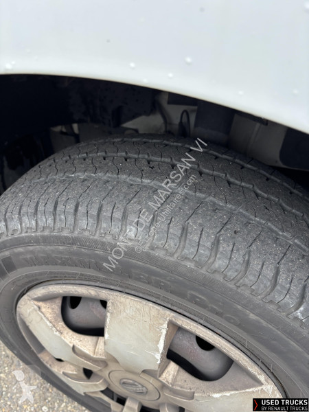 عربة نفعية Nissan