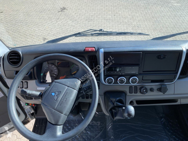 Véhicule utilitaire Mitsubishi 6C18