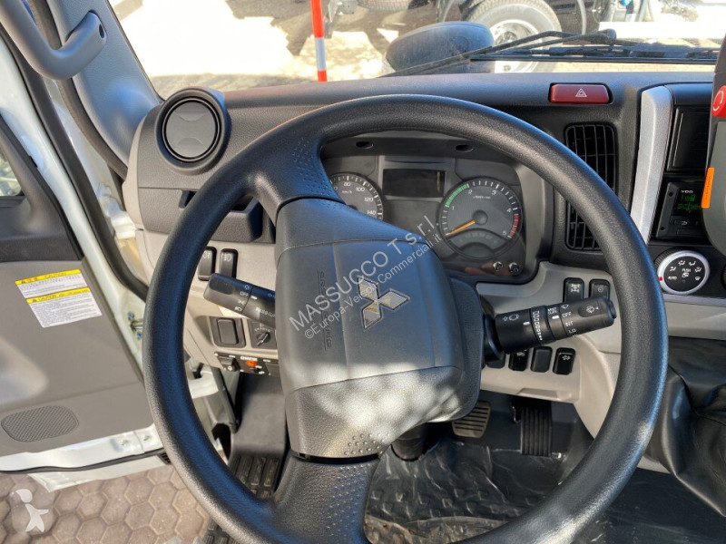 Véhicule utilitaire Mitsubishi 6C18