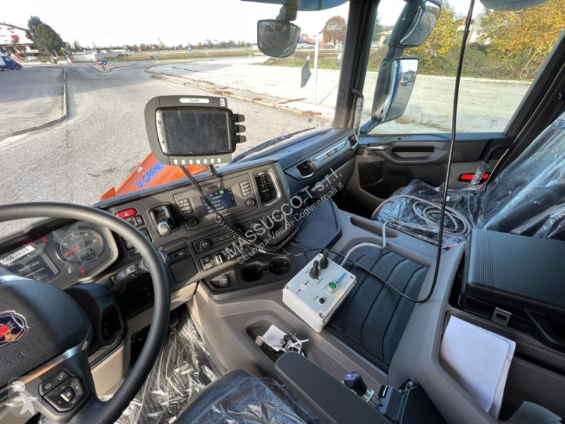 Samochód dostawczy Scania P500 XT 8X4