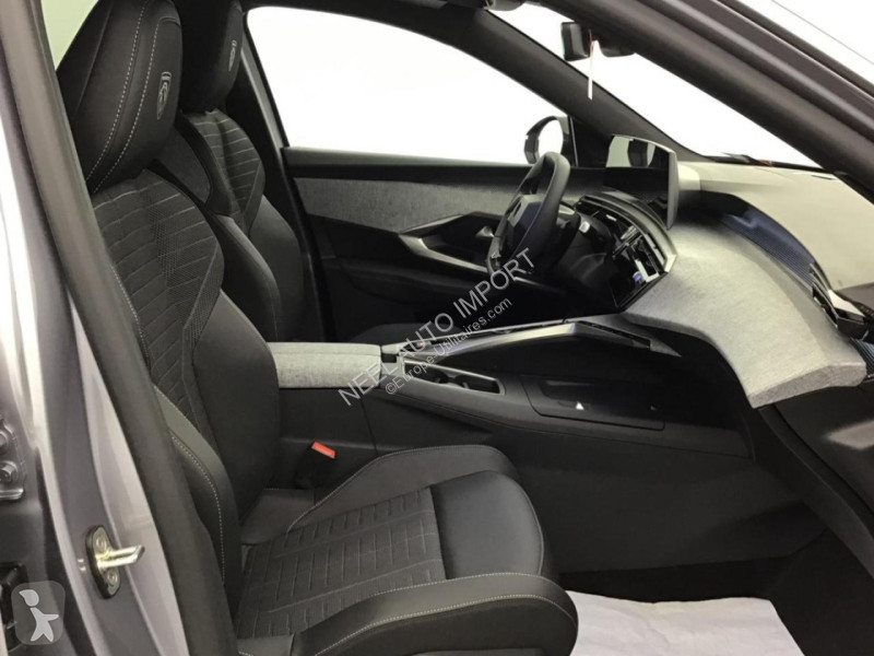 Véhicule utilitaire Peugeot 5008 1.2i Hybrid...