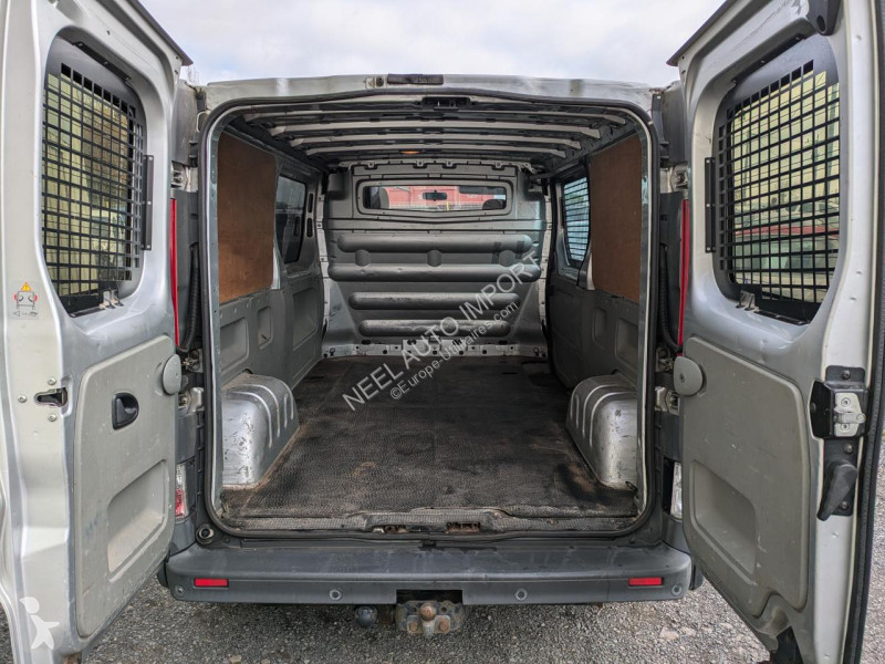 Véhicule utilitaire Renault TRAFIC II L2H1...