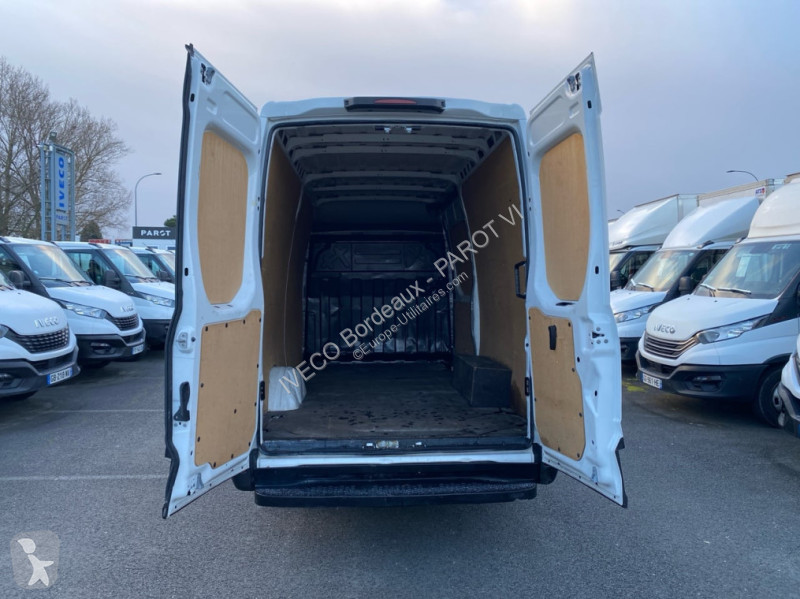 Haszongépjármű Iveco 35S14 V12