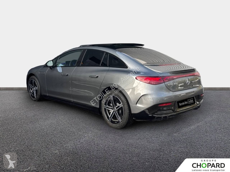 عربة نفعية Mercedes EQE 300