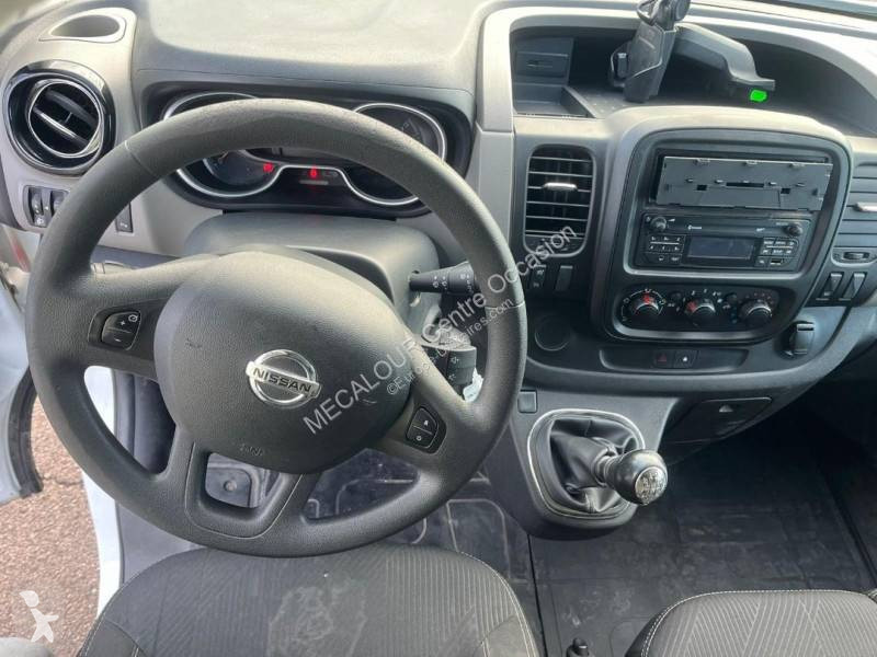 عربة نفعية Nissan