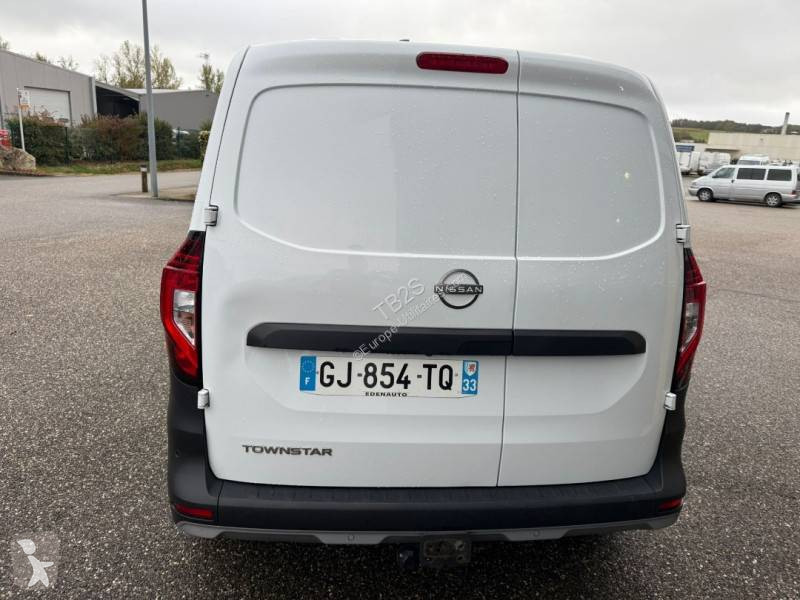 Véhicule utilitaire Nissan