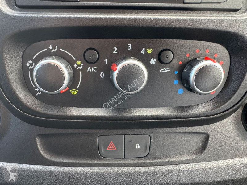 عربة نفعية Nissan L1H1 2.0 DCI 120 VISIA