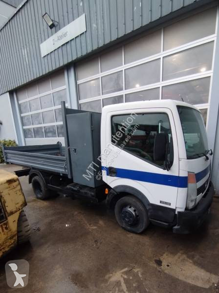 Véhicule utilitaire Nissan