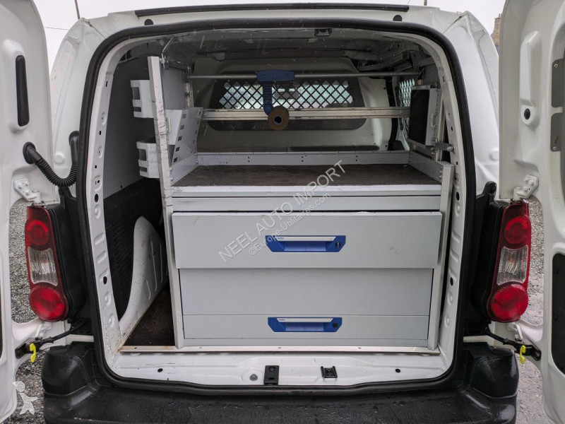 Véhicule utilitaire Citroën BERLINGO II 1.6...