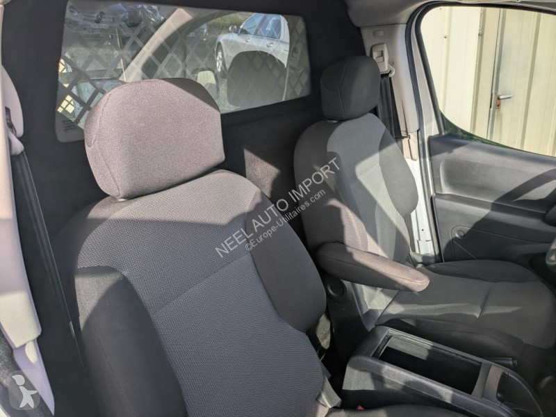 Véhicule utilitaire Citroën BERLINGO II 1.6...