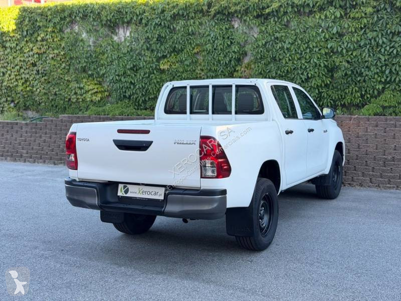 عربة نفعية Toyota