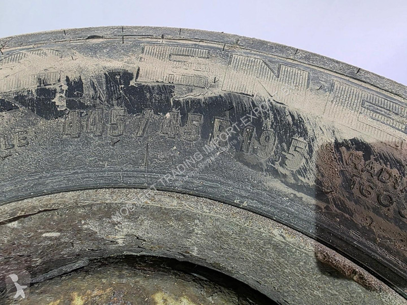 Samochód dostawczy Michelin 445/45 R19.5...