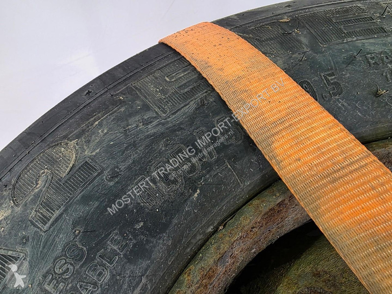 Samochód dostawczy Michelin 445/45 R19.5...