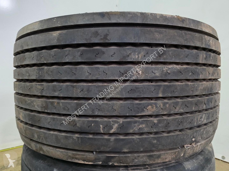 Samochód dostawczy Michelin 445/45 R19.5...