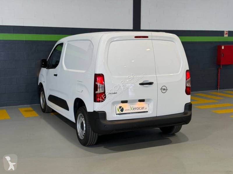 عربة نفعية Opel 1.5 CDTi 100HP 3L