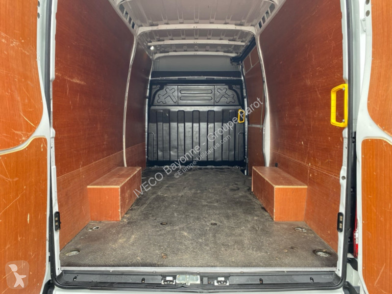 عربة نفعية Iveco 35S14H 2.3 V12