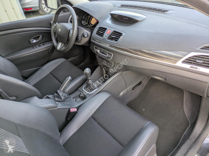 عربة نفعية Renault MEGANE III AUTHENTIQUE 1.6I...