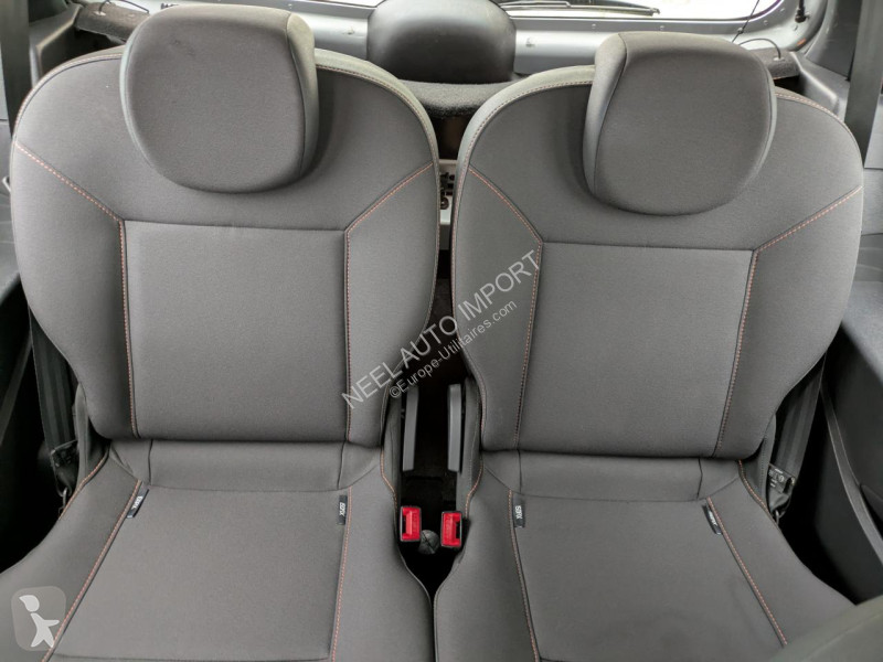 عربة نفعية Renault TWINGO II 1.2I 75CH 3P