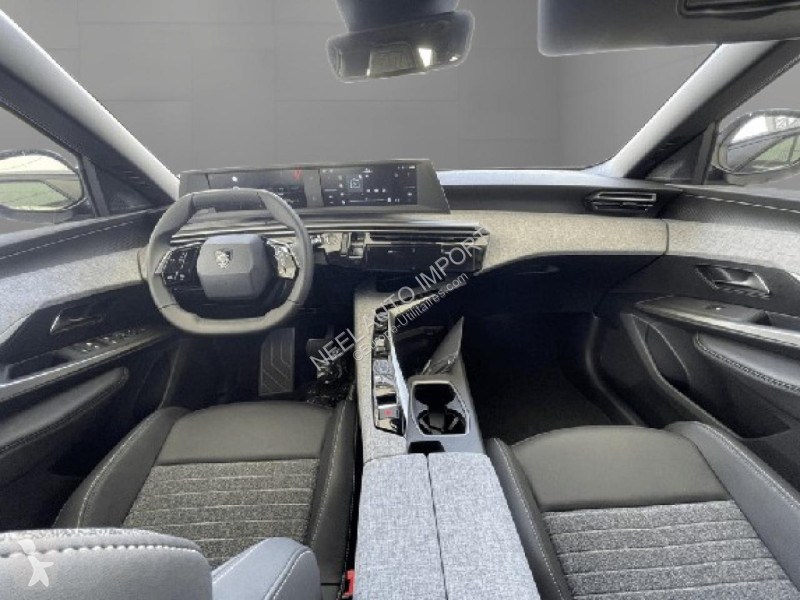 Véhicule utilitaire Peugeot 5008 1.2 i Hybrid...