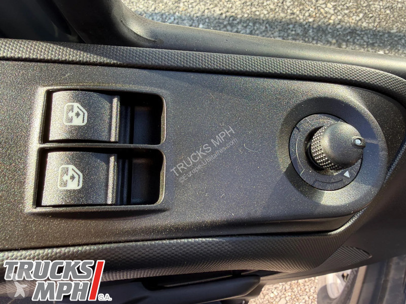 Véhicule utilitaire Iveco 35-180 Crew Cab...