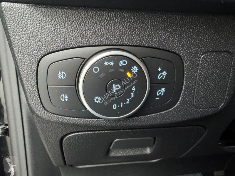 عربة نفعية Ford 1.5 EcoBlue 120 Titanium BVA8