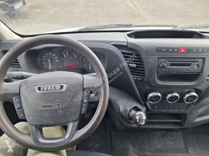 Véhicule utilitaire Iveco 35S14H V12