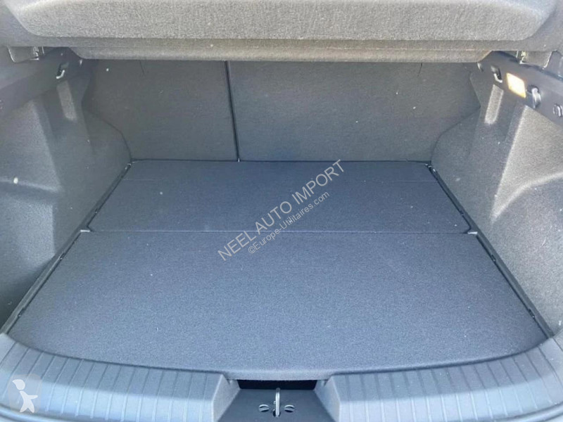 Véhicule utilitaire Dacia DUSTER III 1.6 Hybrid...