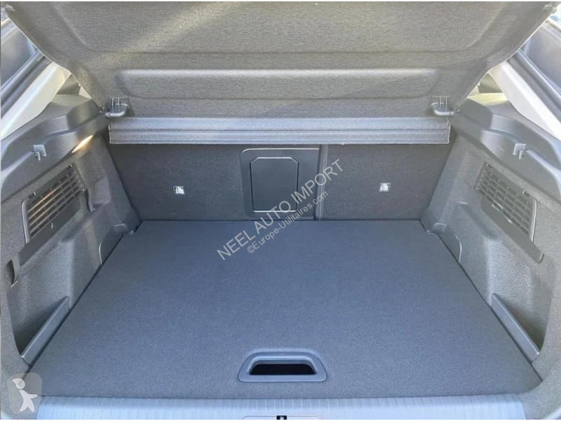 Véhicule utilitaire Citroën C4 1.2i Hybride...