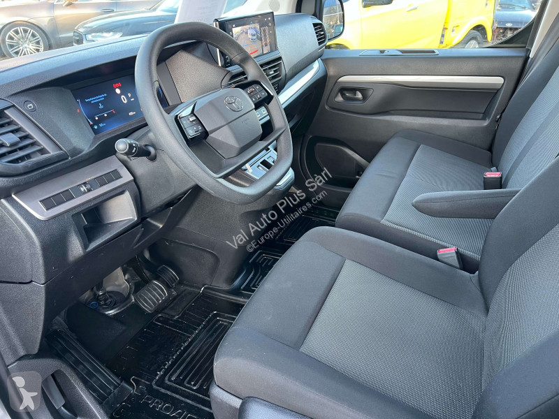 Samochód dostawczy Toyota