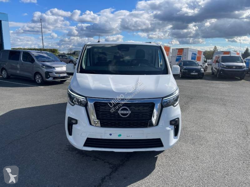 عربة نفعية Nissan