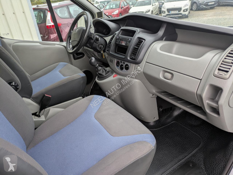 Véhicule utilitaire Renault TRAFIC II L1H1...