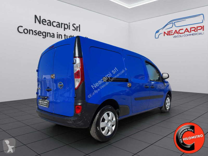عربة نفعية Nissan