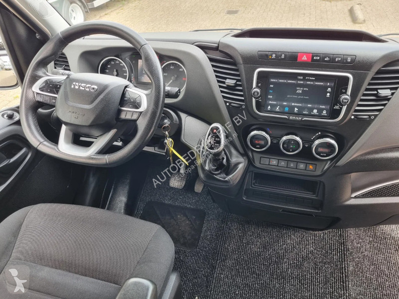 Samochód dostawczy Iveco 40C18 3.0D Koffer GVW...