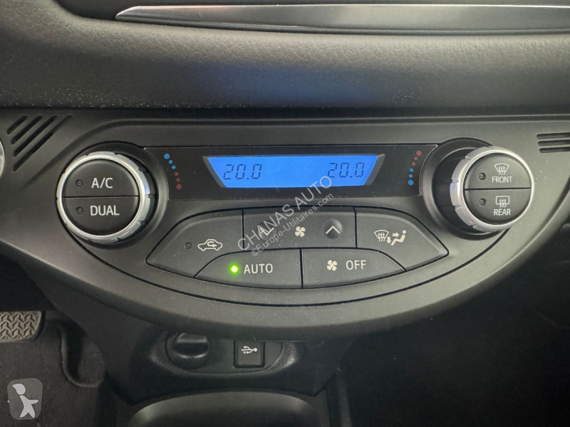 عربة نفعية Toyota Hybride 100h France Business