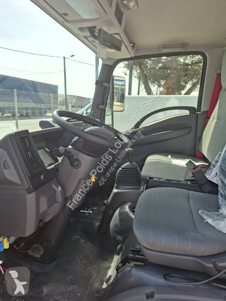 Samochód dostawczy Isuzu