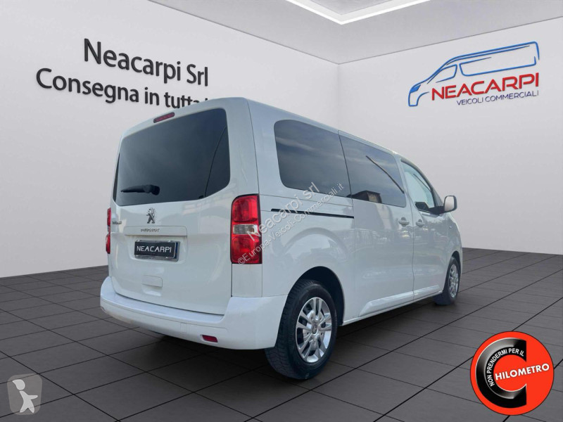 عربة نفعية Peugeot Traveller