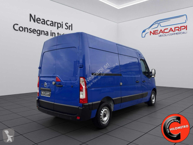 عربة نفعية Nissan