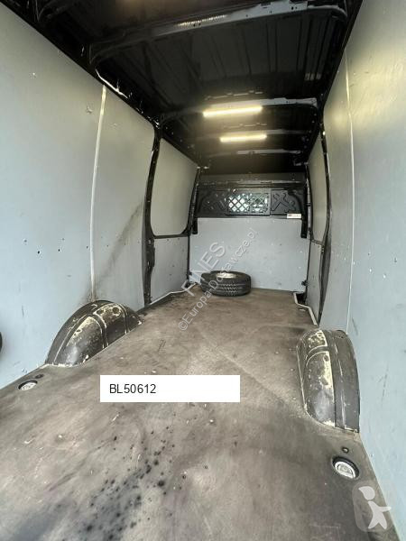 Samochód dostawczy Iveco Daily 35S18