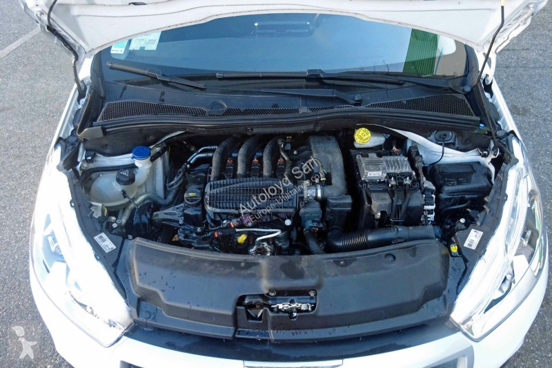 عربة نفعية Peugeot STE 1,2 VTI 82 BVA