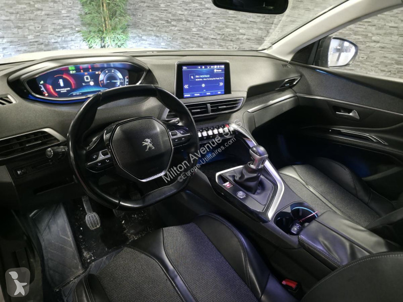 Коммерческий автомобиль Peugeot