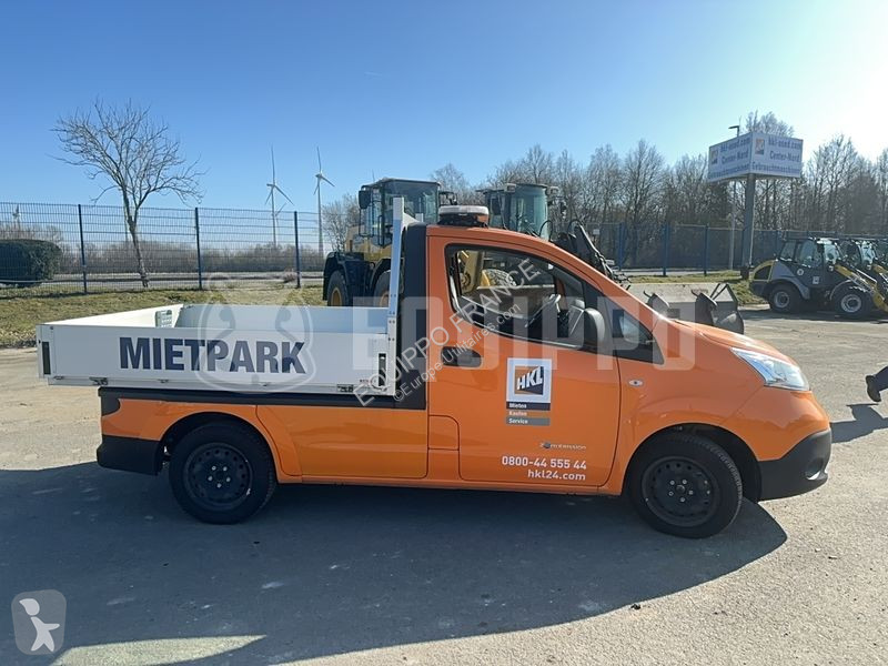 عربة نفعية Nissan e Electric Tipper