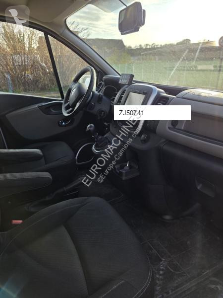 عربة نفعية Renault TRAFIC