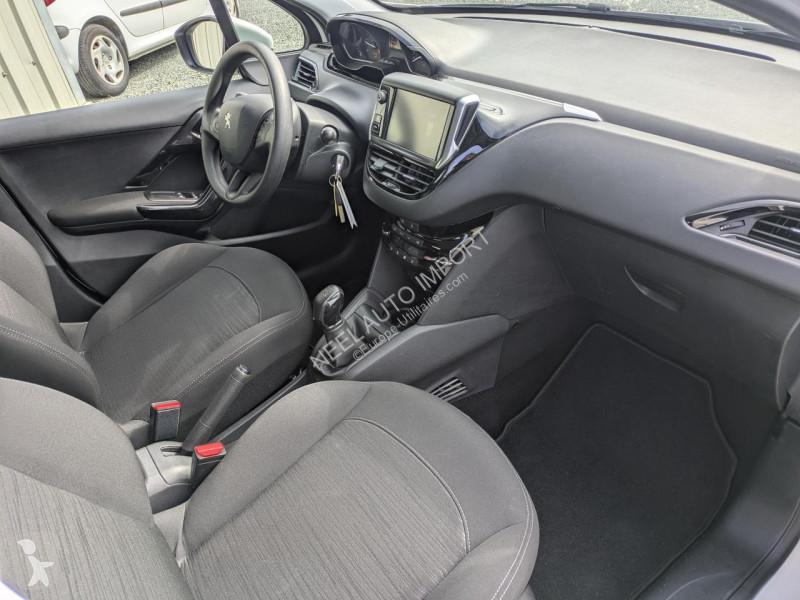 Véhicule utilitaire Peugeot 208 AFFAIRE 1.6...