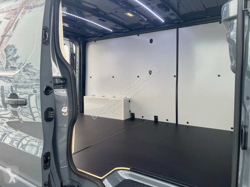 Véhicule utilitaire Renault TRAFIC III FG NEUF:...