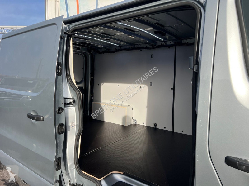 Véhicule utilitaire Renault TRAFIC III FG NEUF:...