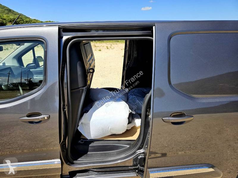 عربة نفعية Toyota