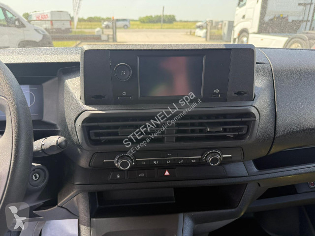 عربة نفعية Opel VIVARO 2.0 145CV L2H1