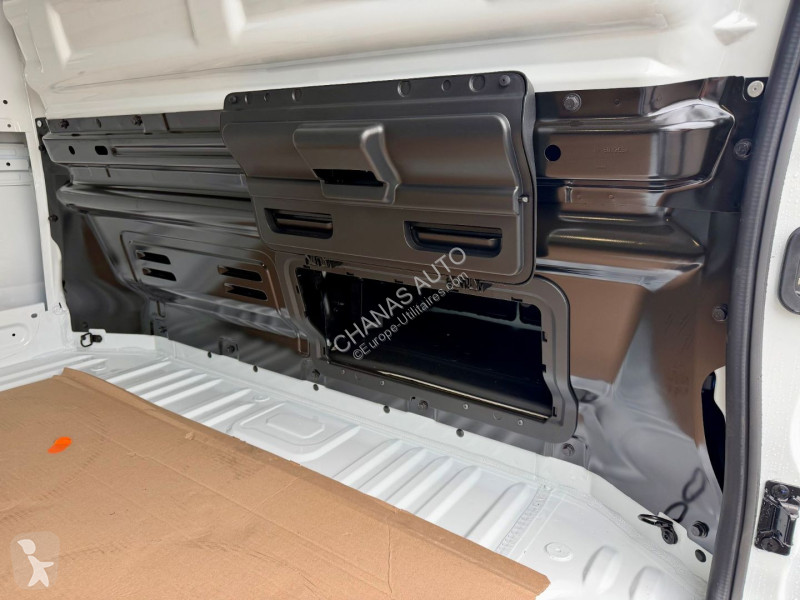 Véhicule utilitaire Renault L1H1 DCI 150 3T RED...