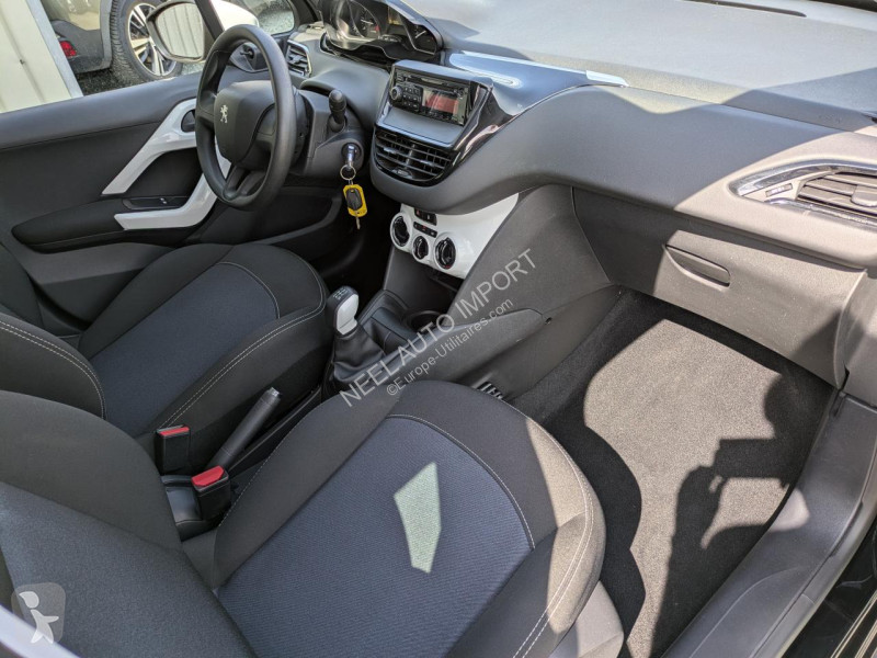 Véhicule utilitaire Peugeot 208 LIKE 1.2I 12V...