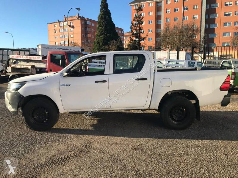 عربة نفعية Toyota
